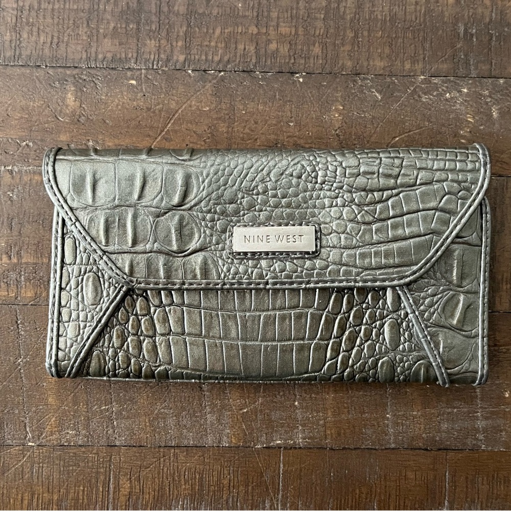Nine West long wallet